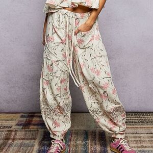 Q15 Floral Print Women's Joggers